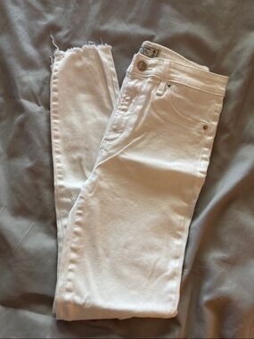 Abercrombie & Fitch White Skinny Jeans - Women